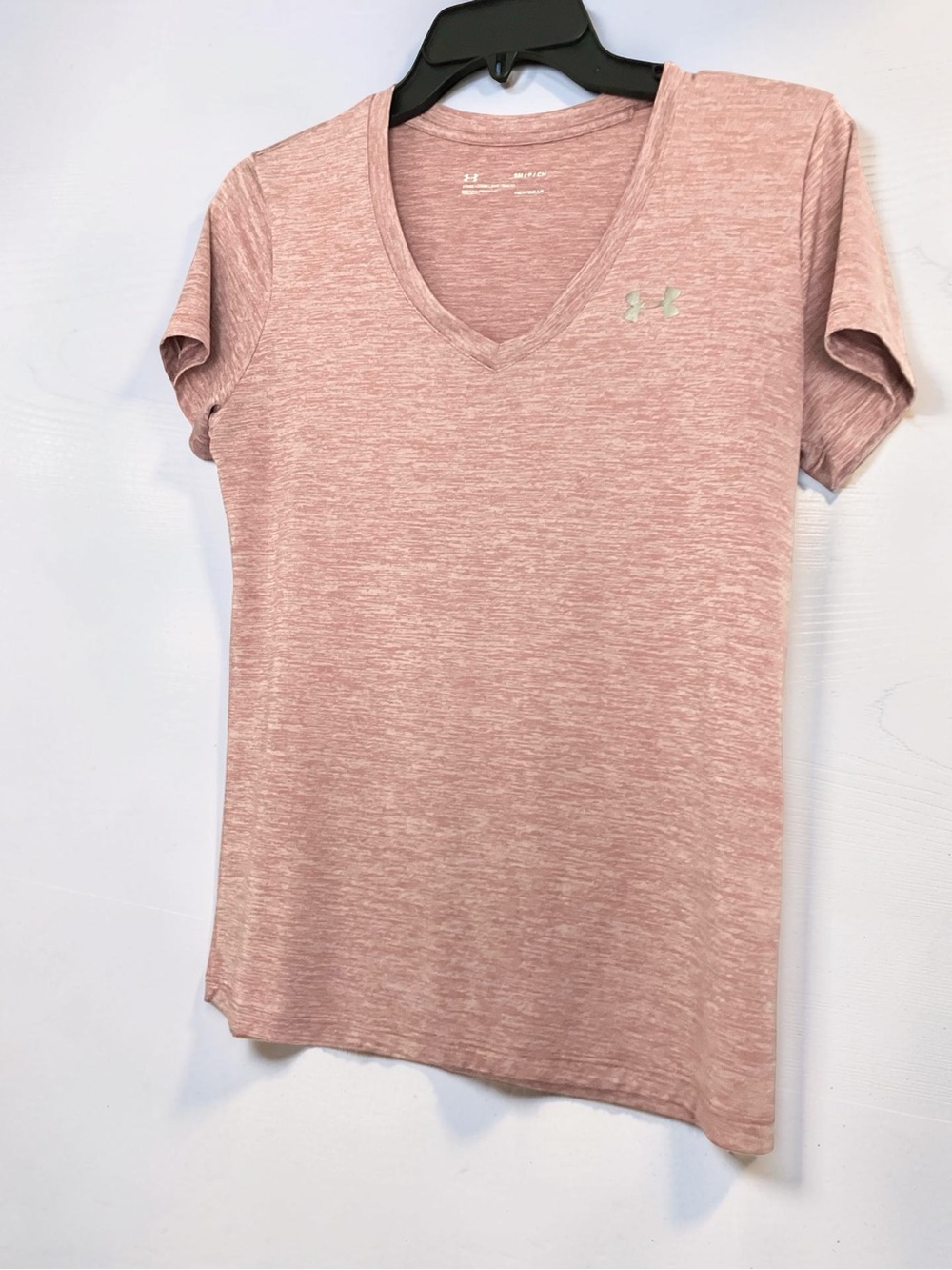 Women’s Under Armour Pale Pink V-Neck Short Sleeve Athletic Tee Top Small